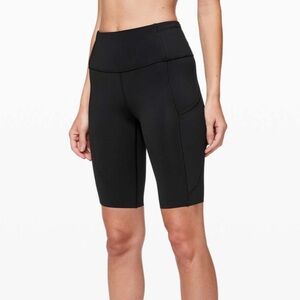 Lululemon Black Fast and Free High-Rise Short 10in Size 12